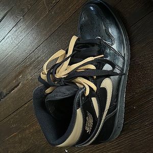 Hey I am selling Jordan 1 retro high OG